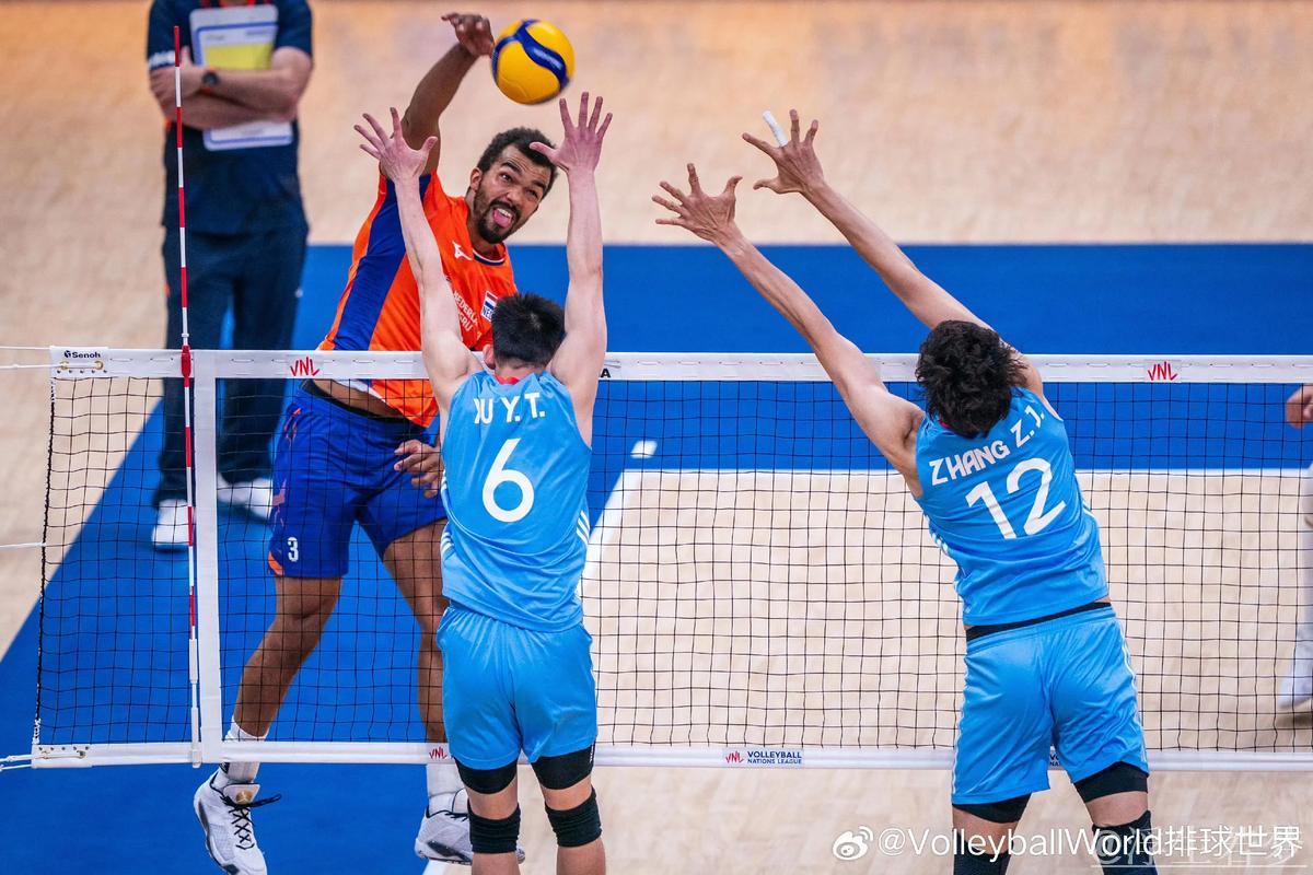 中国男排力克荷兰队，勇夺世界男排联赛胜利
