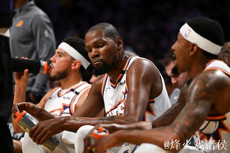 杜兰特布克联手轰71分,新援贡献21+11,太阳击败活塞 杜兰特布克联手轰71分,新援贡献21+11,太阳击败活塞